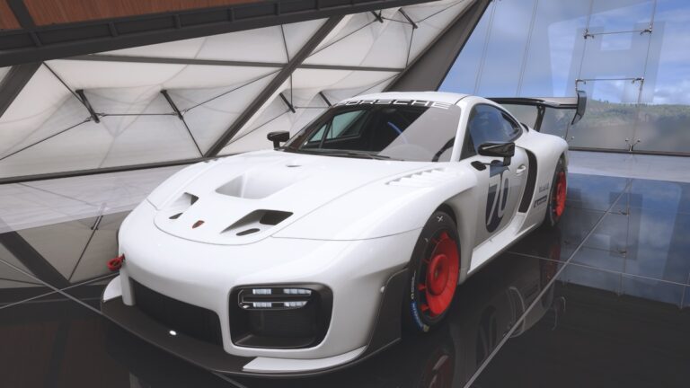 Porsche #70 Porsche Motorsport 935